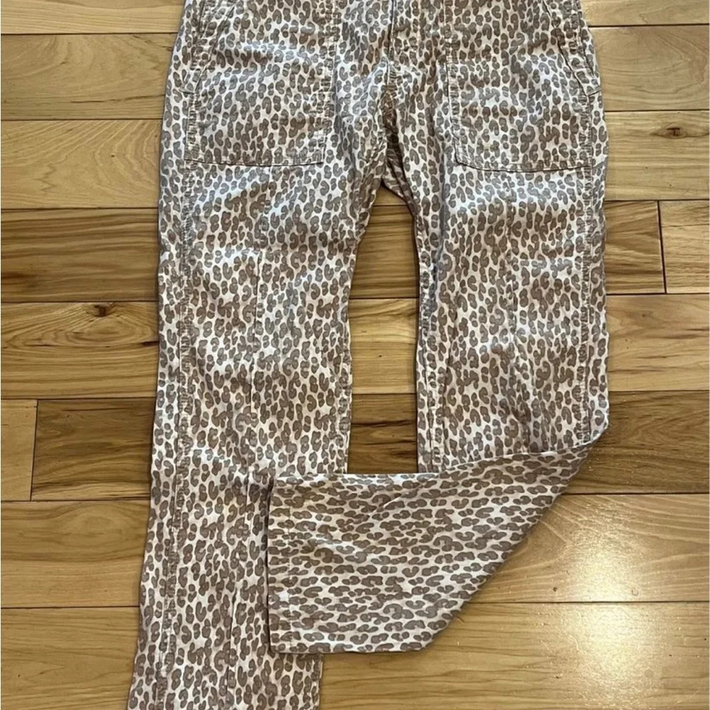 Anthropologie the wanderer leopard utility pants. Ladies size 28/6. - Picture 3 of 6